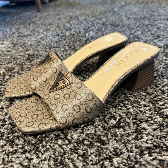 New Guess Logo Block Heel Mule Sandals  Women's Size 7 - Picture 2 of 6